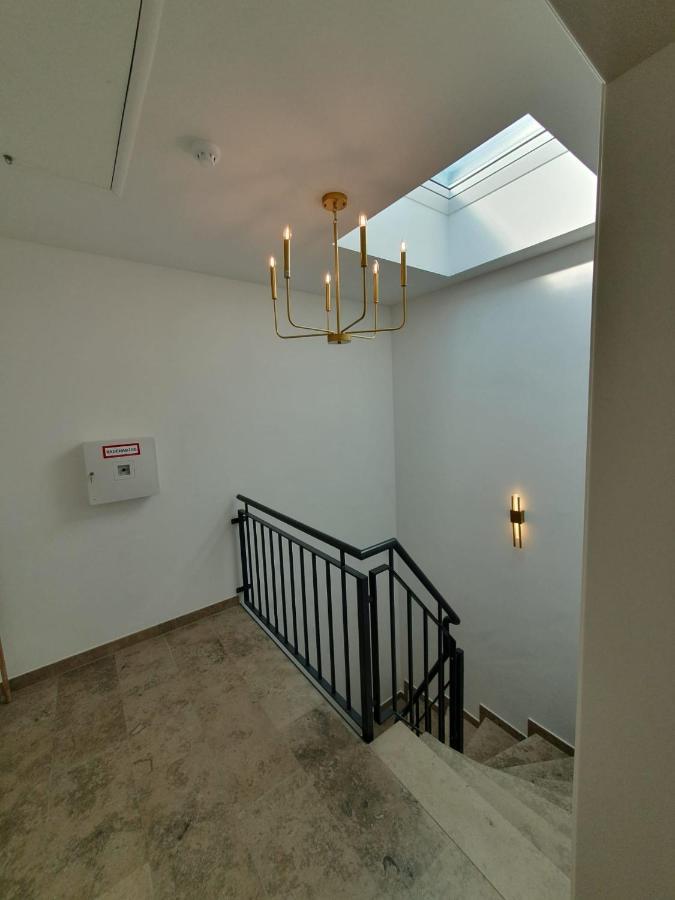 Exklusive Neubau Dachterrassenwohnung Mit Wohnungslift In Vierfamilienvilla Apartment *