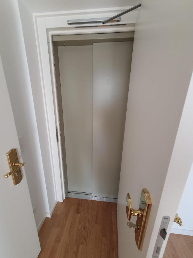 Apartment Exklusive Neubau Dachterrassenwohnung Mit Wohnungslift In Vierfamilienvilla