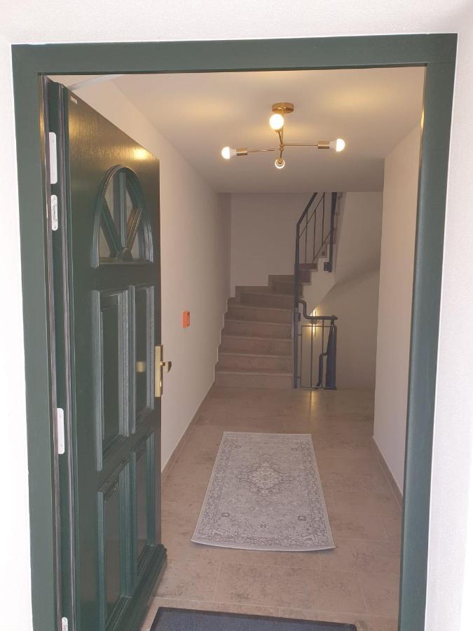 Exklusive Neubau Dachterrassenwohnung Mit Wohnungslift In Vierfamilienvilla München